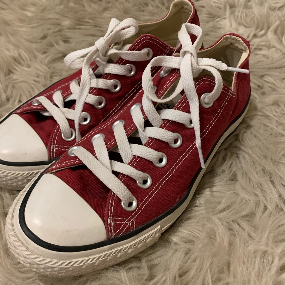 maroon low top converse size 7